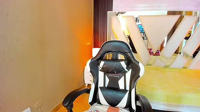 Linda4Petite online show from 04-01-26, 06:16