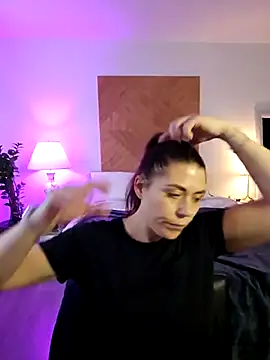 Ellie-L-Elizabeth online show from 11-20-25, 05:12