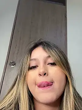 lunablossom  online show from 01-28-25, 01:29