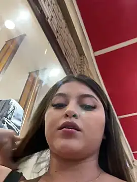 lunablossom  online show from 02-08-25, 10:40