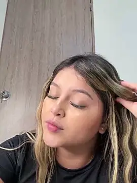 lunablossom  online show from 02-16-25, 08:33