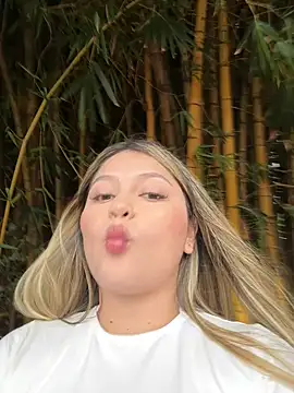 lunablossom  online show from 09-16-25, 09:49