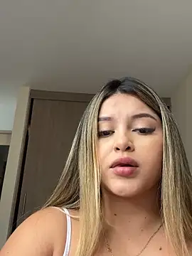 lunablossom  online show from 09-17-25, 08:10