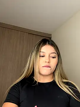 lunablossom  online show from 09-23-25, 09:18