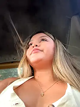 lunablossom  online show from 11-08-25, 08:29