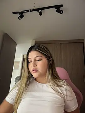 lunablossom  online show from 03-27-26, 06:29