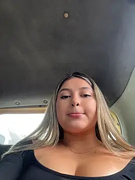 Snapshot of lunablossom_ chatting on 07-18-26, 08:45 lunablossom online show from 07-18-26, 08:45