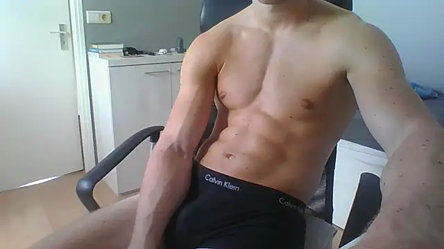 Snapshot of RamonJoosse2002 chatting on 05-11-26, 02:45 RamonJoosse2002 online show from 05-11-26, 02:45