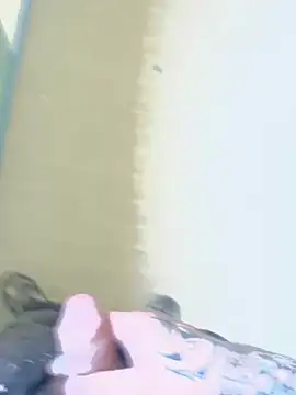 Snapshot of RenaudS-02 chatting on 09-19-25, 01:23 RenaudS-02 online show from 09-19-25, 01:23