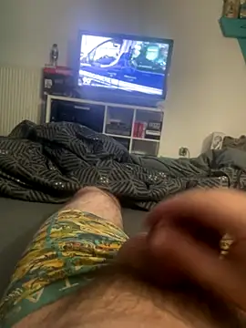 Snapshot of RenaudS-02 chatting on 10-06-25, 01:58 RenaudS-02 online show from 10-06-25, 01:58