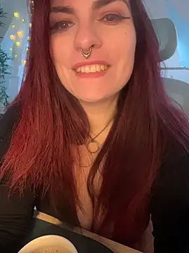 LunaMoongirl online show from 11-30-25, 03:49