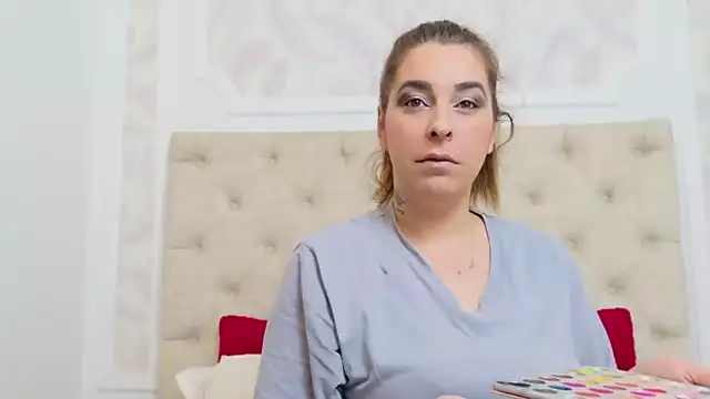 Snapshot of KarinaNoir chatting on 01-05-25, 04:36 KarinaNoir online show from 01-05-25, 04:36