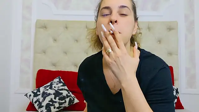 Snapshot of KarinaNoir chatting on 02-28-25, 05:15 KarinaNoir online show from 02-28-25, 05:15