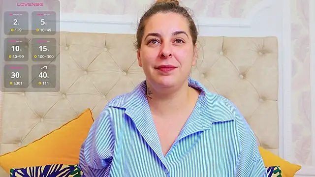 Snapshot of KarinaNoir chatting on 10-06-25, 02:53 KarinaNoir online show from 10-06-25, 02:53