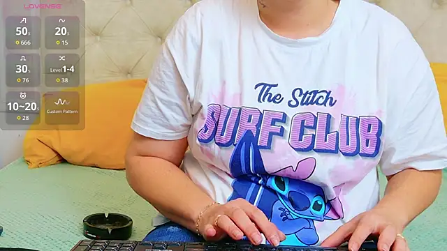 KarinaNoir online show from 10-30-25, 04:36