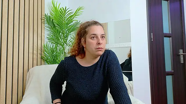 Snapshot of KarinaNoir chatting on 05-06-26, 03:57 KarinaNoir online show from 05-06-26, 03:57