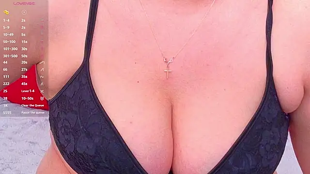 Snapshot of KarinaNoir chatting on 06-19-26, 03:55 KarinaNoir online show from 06-19-26, 03:55