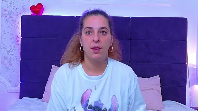 Snapshot of KarinaNoir chatting on 07-13-26, 03:53 KarinaNoir online show from 07-13-26, 03:53