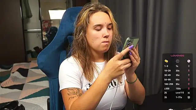 Sandra SW  online show from 10-28-25, 01:58