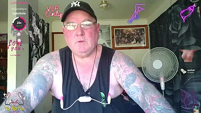 Snapshot of HOTANAL chatting on 06-17-26, 01:52 HOTANAL online show from 06-17-26, 01:52