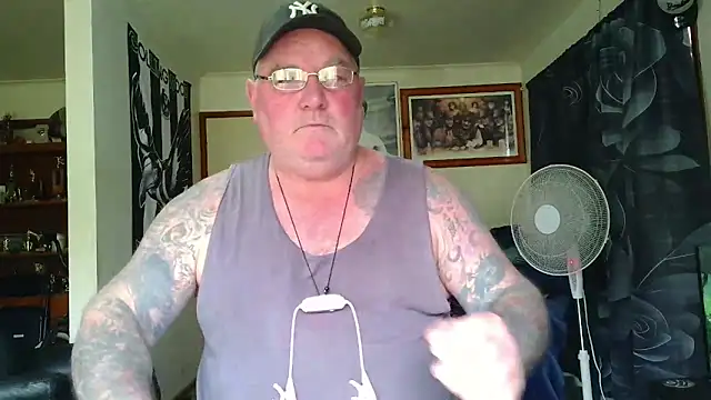 Snapshot of HOTANAL chatting on 06-20-26, 02:25 HOTANAL online show from 06-20-26, 02:25