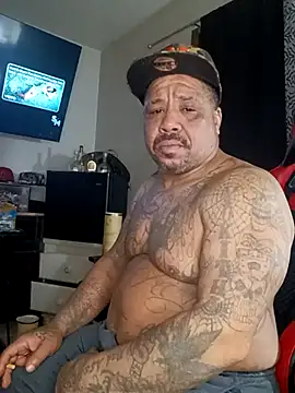 Snapshot of yellowwetfox chatting on 12-27-24, 01:32 yellowwetfox online show from 12-27-24, 01:32