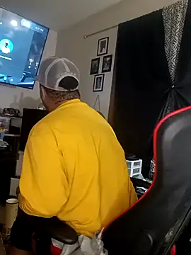 Snapshot of yellowwetfox chatting on 12-29-24, 02:38 yellowwetfox online show from 12-29-24, 02:38