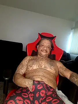 Snapshot of yellowwetfox chatting on 02-11-26, 02:33 yellowwetfox online show from 02-11-26, 02:33