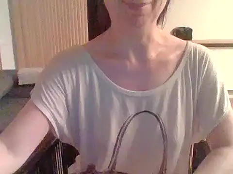 Snapshot of Moi_Lina chatting on 07-18-26, 09:51 Moi Lina online show from 07-18-26, 09:51