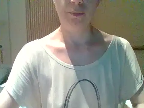 Snapshot of Moi_Lina chatting on 08-02-26, 09:24 Moi Lina online show from 08-02-26, 09:24