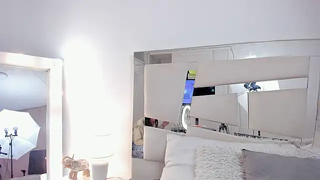 Mariana Joness online show from 01-14-26, 02:39