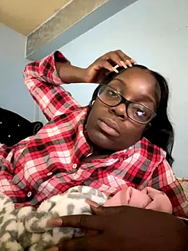 Snapshot of ChocolateBuns101 chatting on 11-12-25, 01:55 ChocolateBuns101 online show from 11-12-25, 01:55