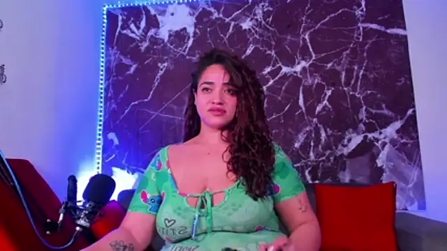 Snapshot of HannaMiills@xh chatting on 02-21-26, 01:12 HannaMiillsxh online show from 02-21-26, 01:12