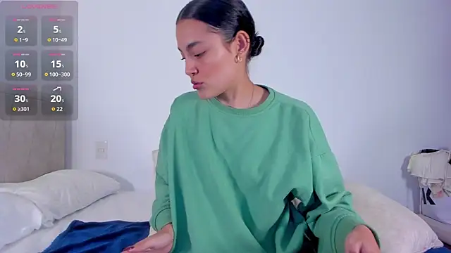 TIFFANYRUSSO online show from 11-24-25, 04:12