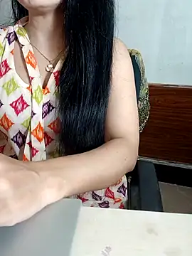 Snapshot of Chanchal--Navya chatting on 05-05-26, 05:43 Chanchal--Navya online show from 05-05-26, 05:43