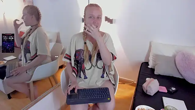 EmilySumer online show from 03-22-26, 03:43