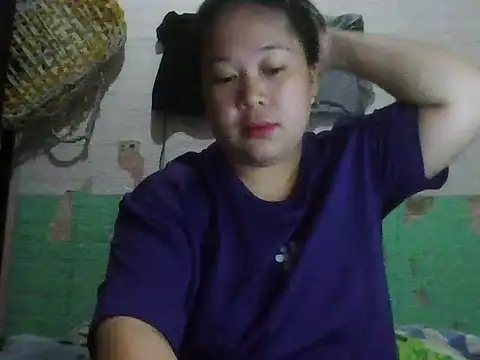 Snapshot of hotsexylyn chatting on 12-16-25, 04:39 hotsexylyn online show from 12-16-25, 04:39