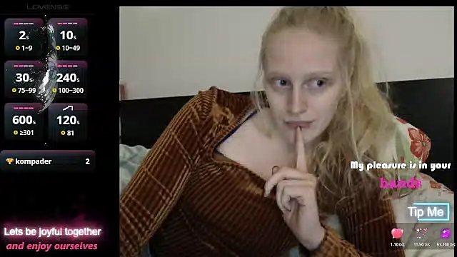 Snapshot of VeronicaJoyful chatting on 11-16-25, 11:54 VeronicaJoyful online show from 11-16-25, 11:54