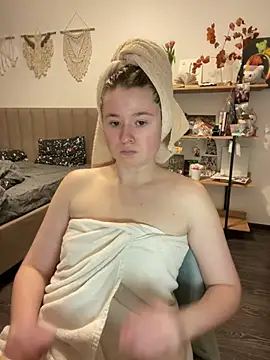 sweetest pie online show from 03-09-25, 04:44