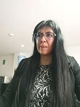 aisha latina online show from 10-29-25, 03:47