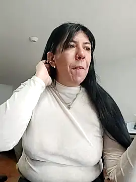 aisha latina online show from 04-10-26, 02:22