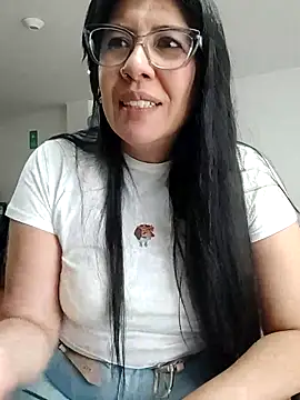 Snapshot of aisha_latina chatting on 06-12-26, 04:17 aisha latina online show from 06-12-26, 04:17