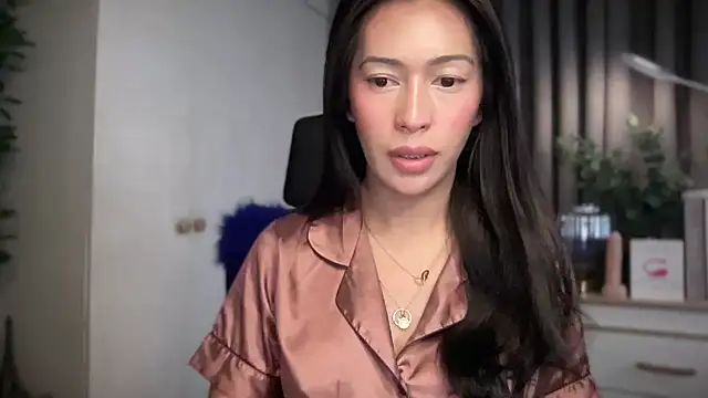 Snapshot of Jasmine_Elcock chatting on 05-18-26, 04:07 Jasmine Elcock online show from 05-18-26, 04:07