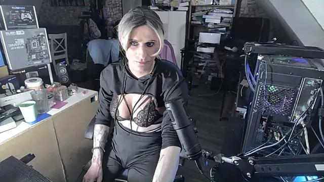 Snapshot of Manu3li chatting on 12-26-24, 01:18 Manu3li online show from 12-26-24, 01:18