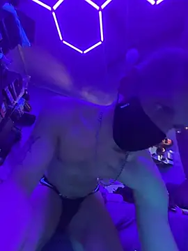 Cloudd Kingg Iceyyy online show from 04-07-26, 03:45