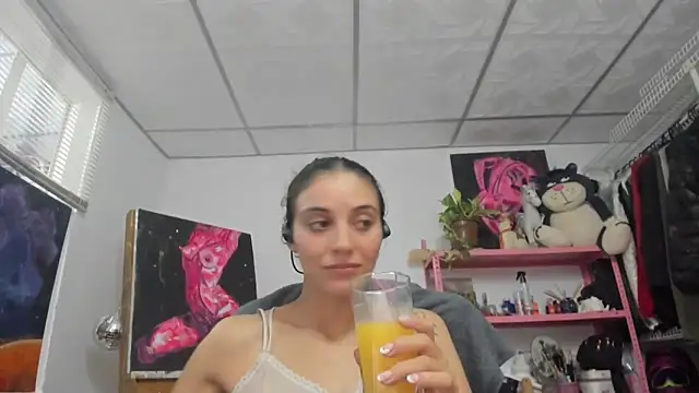 Snapshot of mariecam420 chatting on 05-28-26, 02:20 mariecam420 online show from 05-28-26, 02:20