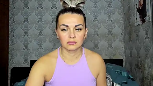 Snapshot of NicoletMoore chatting on 12-15-25, 08:13 NicoletMoore online show from 12-15-25, 08:13