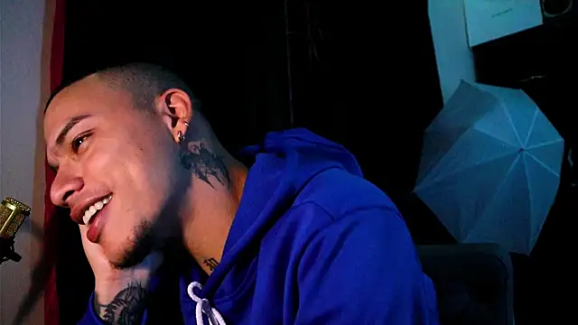 Snapshot of BestMasterForYou chatting on 09-27-25, 05:01 BestMasterForYou online show from 09-27-25, 05:01