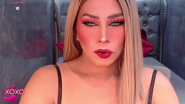 Snapshot of QUEEN_GIAMOORE69 chatting on 09-28-25, 06:57 QUEEN GIAMOORE69 online show from 09-28-25, 06:57