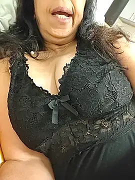 Susannemilf online show from 10-29-25, 04:26